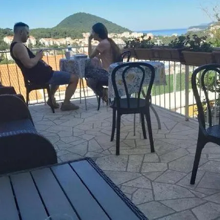 Apartman 2 - Double With Shared Bathroom 1 - 8 *