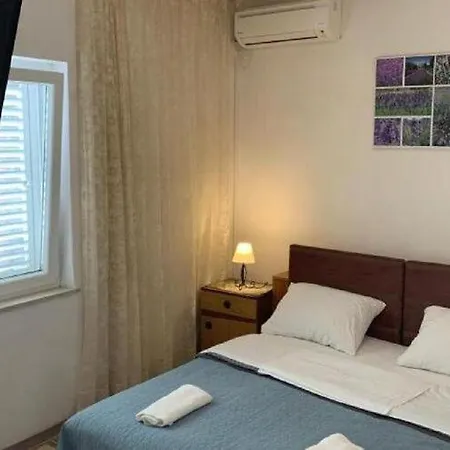Lägenhet 2 - Double With Shared Bathroom 1 - 8 *