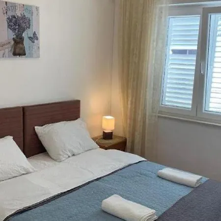 2 - Double With Shared Bathroom 1 - 8 * دوبروفينك