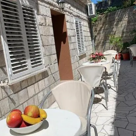 2 - Double With Shared Bathroom 1 - 8 شقة
