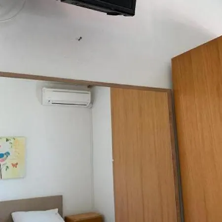 Lägenhet 2 - Double With Shared Bathroom 1 - 8 *