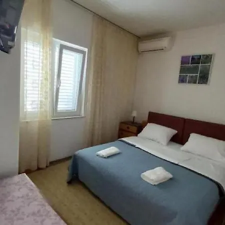 2 - Double With Shared Bathroom 1 - 8 دوبروفينك