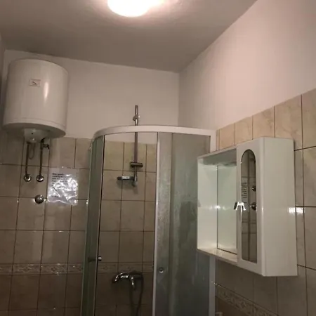 2 - Double With Shared Bathroom 1 - 8 Appartamento